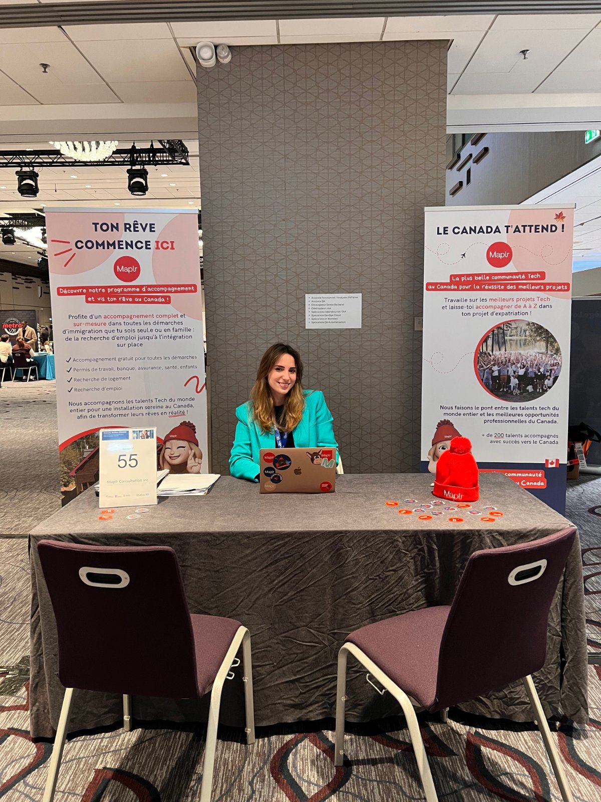 Le stand de Maplr dans un salon de l'emploi international